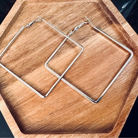 MINIMALIST square “hoop” earrings gold and silver color - Picture 3 of 11